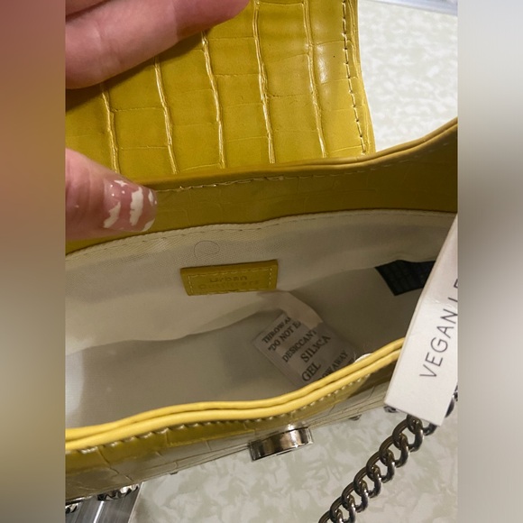 RARE Urban Outfitters Yellow Small NEW Vegan Leather Purse - Picture 4 of 12